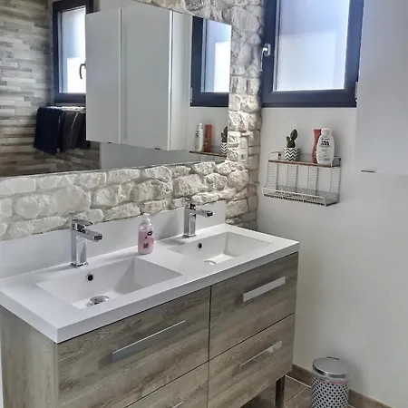 Bellenbois Avec Piscine Privée , Proche La Rochelle