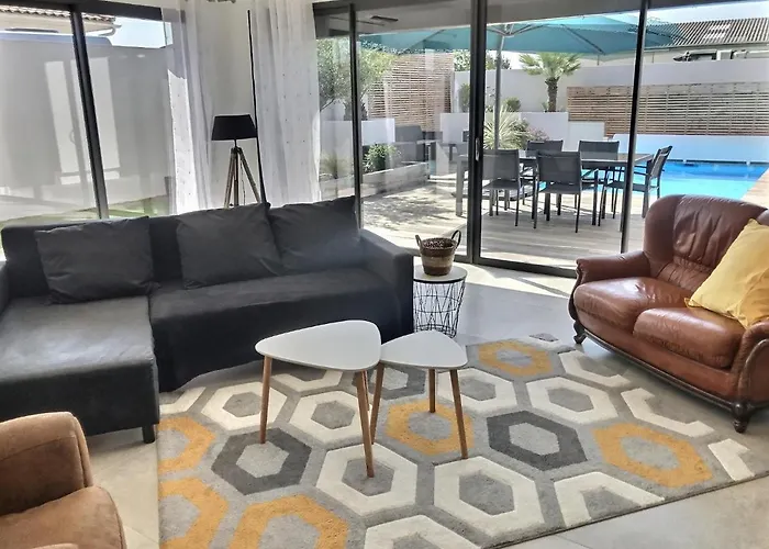 Exceptionnelle Piscine Et Jardin Prive Sejour De Gamme Proche La Rochelle Villa Sainte-Soulle