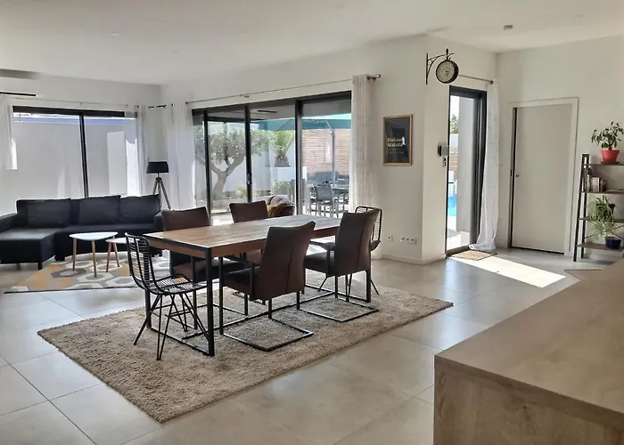 Exceptionnelle Piscine Et Jardin Prive Sejour De Gamme Proche La Rochelle *