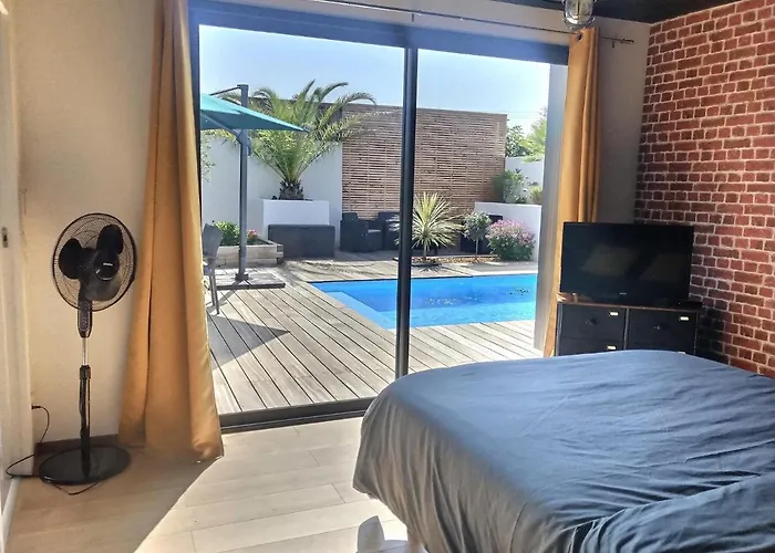 Villa Exceptionnelle Piscine Et Jardin Prive Sejour De Gamme Proche La Rochelle *