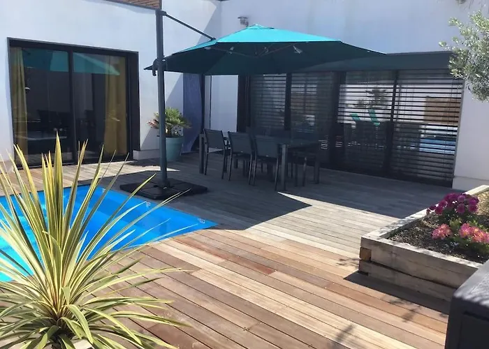 Exceptionnelle Piscine Et Jardin Prive Sejour De Gamme Proche La Rochelle *